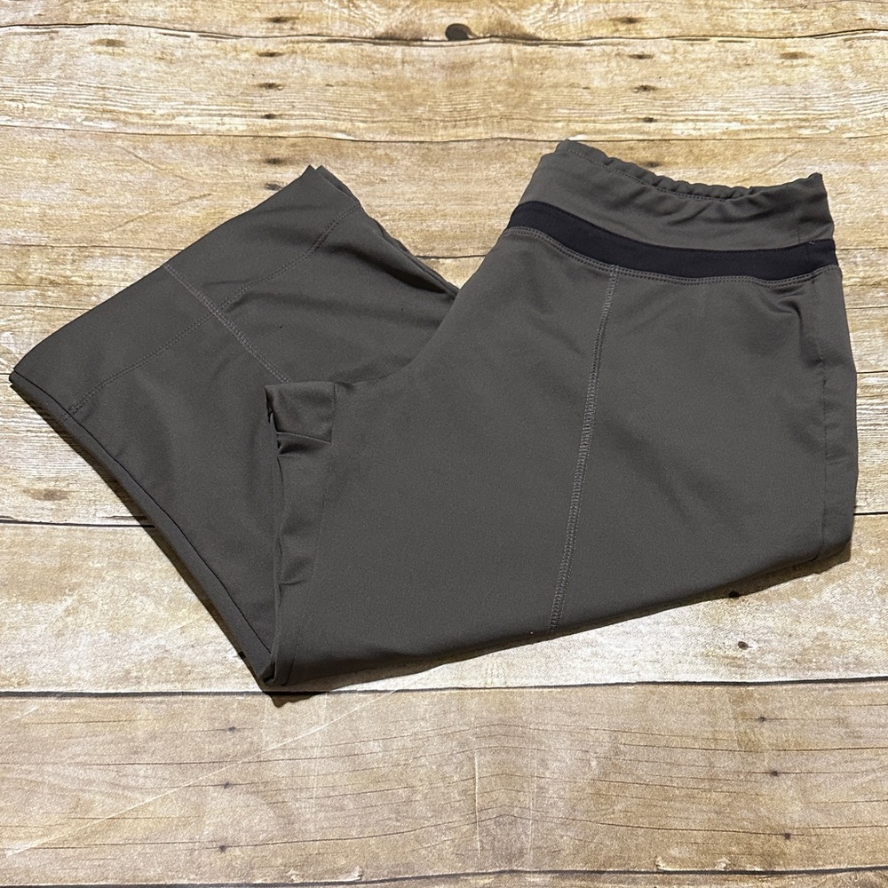Nike Gray Cropped Cropped Athletic Pants